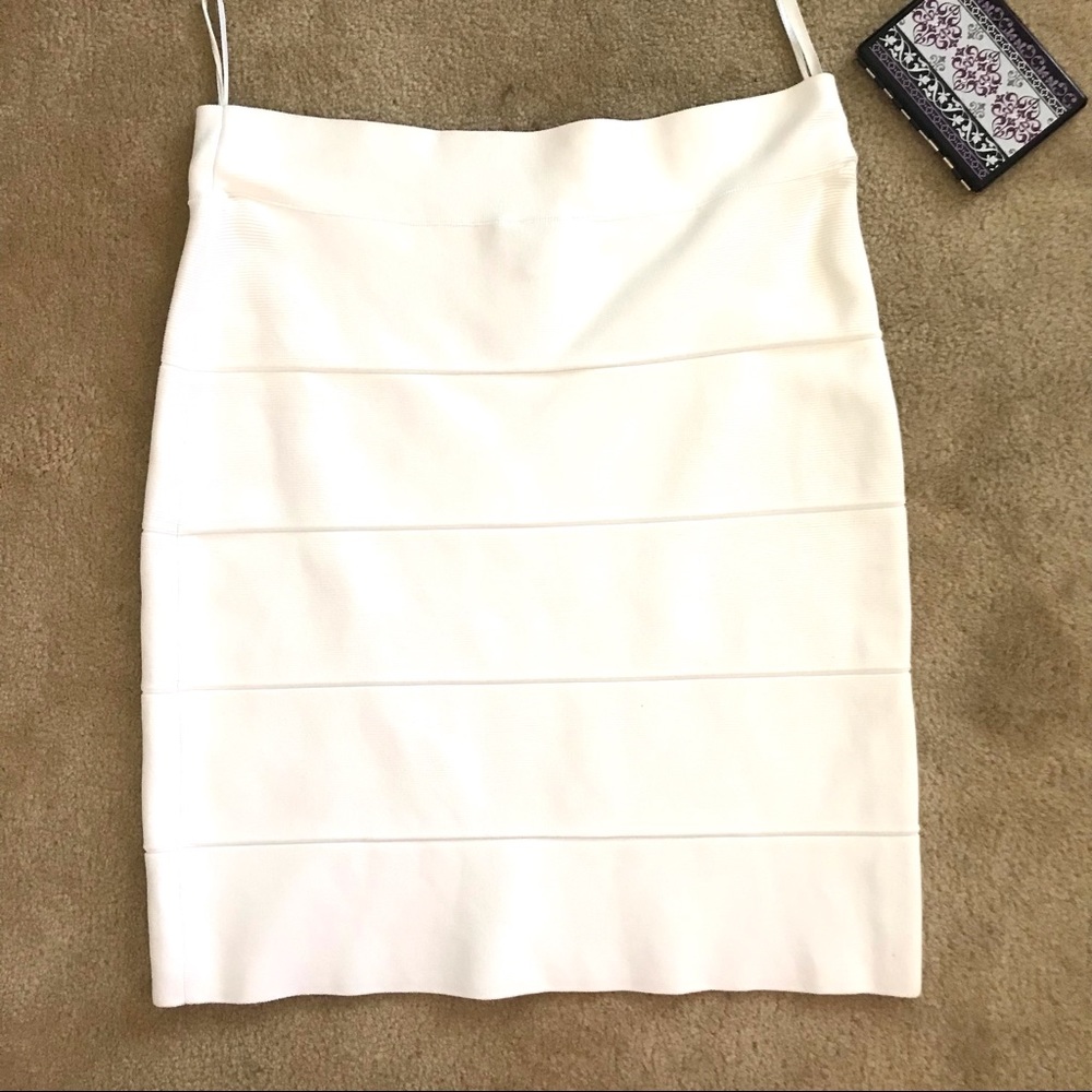 BCBG Max Azria Ivory White Bandage Skirt Size Large, equivalent to a size 6!